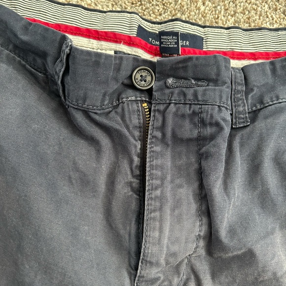 2/$20 Tommy Hilfiger men’s navy flat front shorts waist size 34 pockets TH worn - Picture 4 of 6